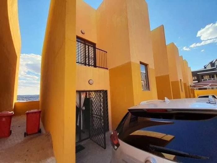 Property #2332370, Townhouse For Sale in Otjomuise