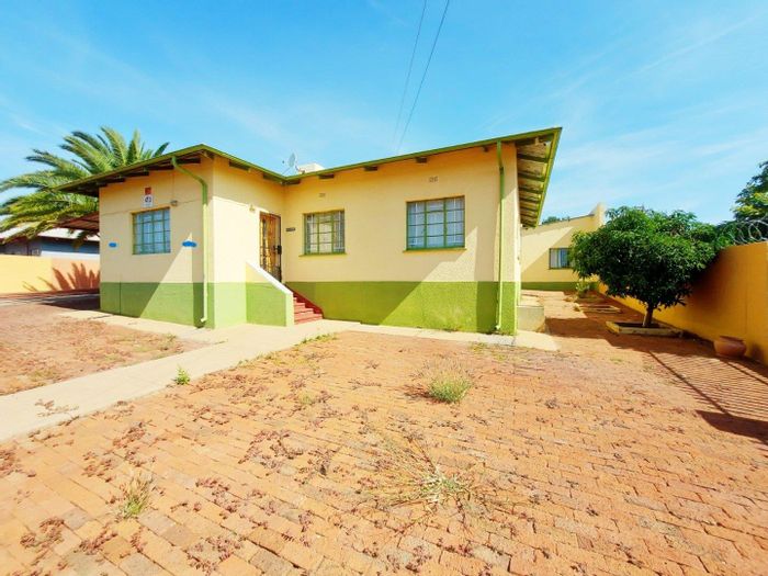 Property #2169106, House for sale in Windhoek North