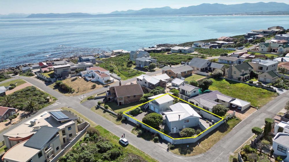 Location of 2 in 1 Home. 150m away from Sea and 300m away from Stanfords Cove.