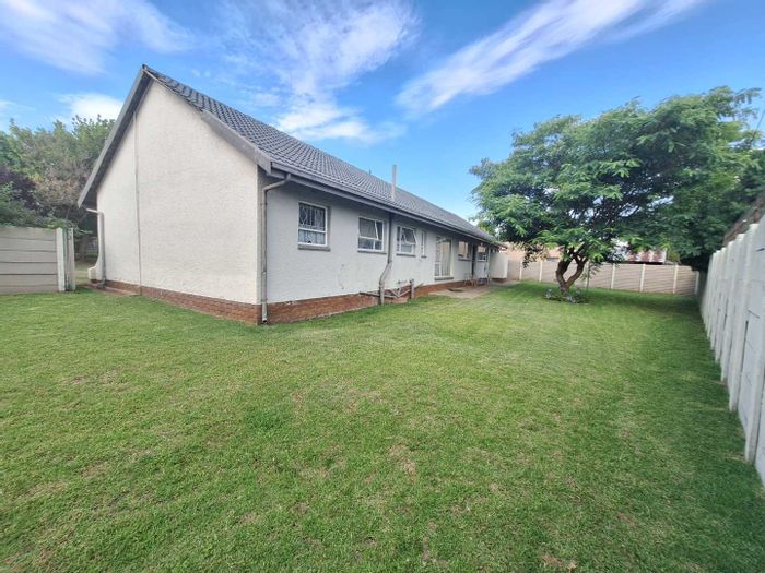 For Sale: House in Freeway Park with double garage, family rooms, and domestic quarters.