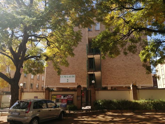 Hatfield Apartment To Rent: Shared kitchen, parking, near UP and Gautrain.