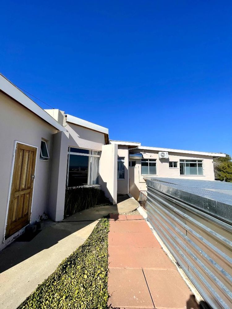 Outside area on Northern side. Extra outside room and bathroom.