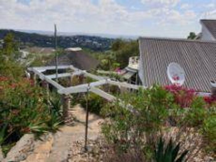 Klein Windhoek House For Sale: 4 Bedrooms, pool, large yard, ample parking.