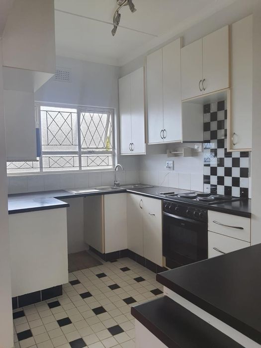 Berea Apartment For Sale: 1.5 bedrooms, 24-hour security, open floor plan.