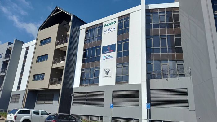 Office in Irene To Rent: Customizable Space, Natural Light, Parking Available.
