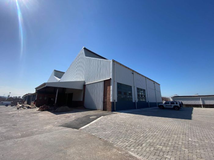 Umlazi V Industrial Space to Rent: 600m² Yard, 3-Phase Power & Security.