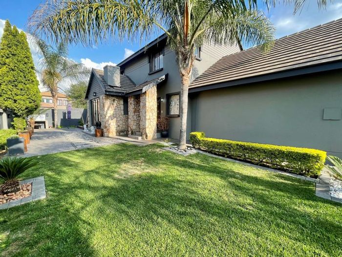 Property #2185477, House rental monthly in Greenstone Hill