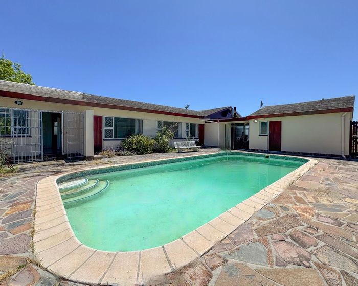 Milnerton Central House For Sale: Spacious lot, pool, retro charm, close to schools.