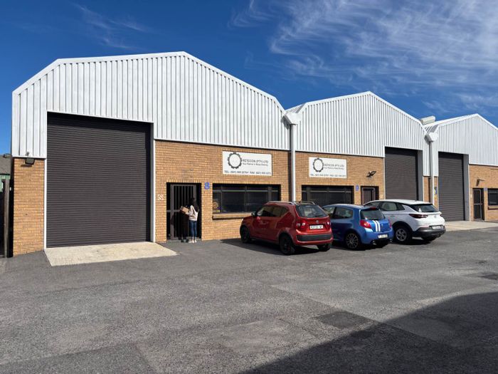 Industrial Unit To Rent in Montague Gardens with secure access and ample parking.