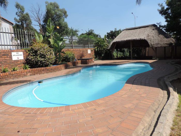 Property #2172409, Townhouse for sale in Meredale