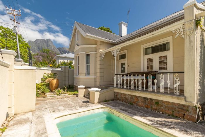 Rondebosch House For Sale: 4 bedrooms, study, garage, near schools and shops.