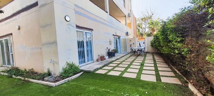 Essenwood Apartment For Sale: 2-bed, garden space, parking, pet-friendly living.