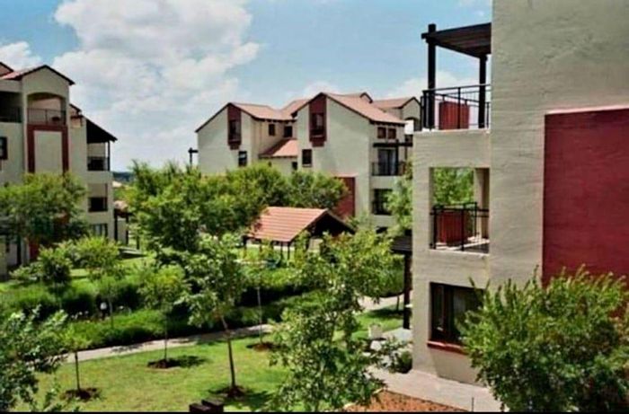 For Sale: Bachelor Apartment in Oukraal Estate with balcony, pet-friendly, pool access.