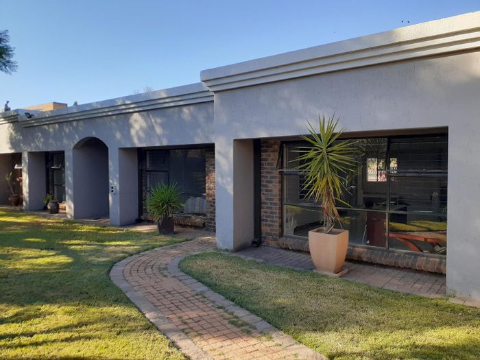 Spacious Sunward Park House with Pool, 4 Living Areas, and Ample Parking!