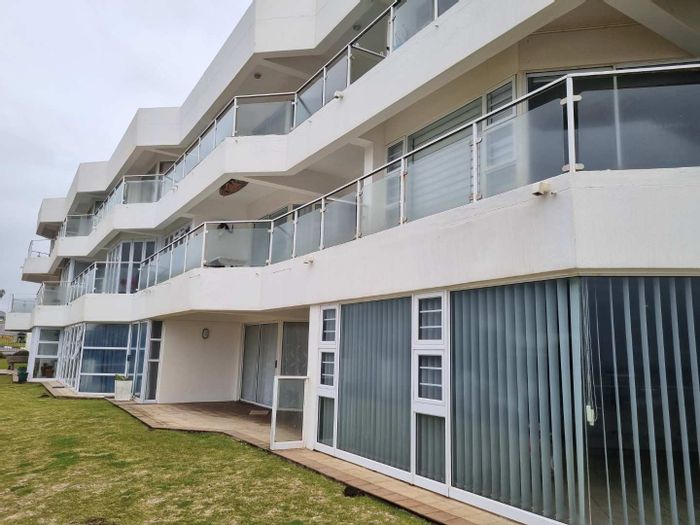 Gonubie Apartment For Sale: 3 Bedrooms, 2 Bathrooms, Garage, Sea Views.