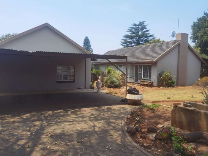 For Sale: House in Birch Acres Ext 3 with spacious kitchen and close to amenities.