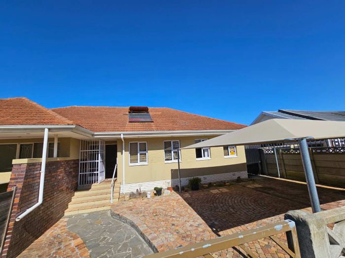 House To Rent in Vredelust: Pool, braai area, spacious bedrooms, fibre-ready.