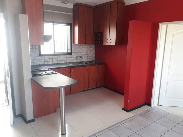 Dorado Park Apartment For Sale: Includes all costs, ideal for first-time buyers.