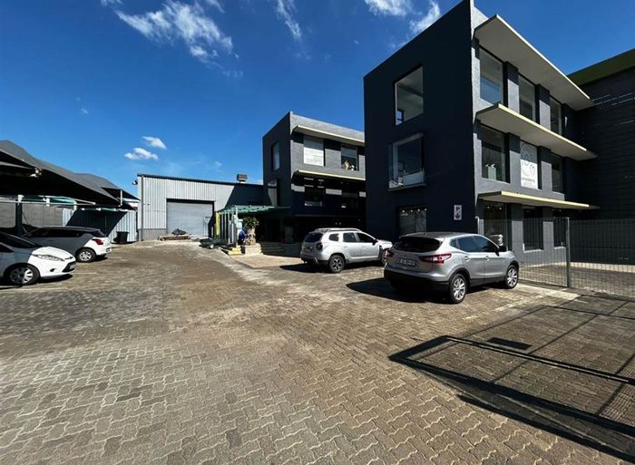 Kramerville Business Space To Rent: Versatile warehouse with flexible units and prime access.
