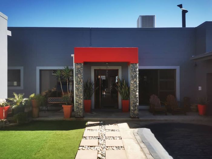 For Sale: 5 Bedroom House in Dorado Park with pool, garage, and entertainment area.