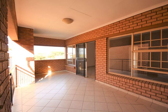 Hazeldean Apartment To Rent: 2 beds, private entrance, pool, braai area, secure access.
