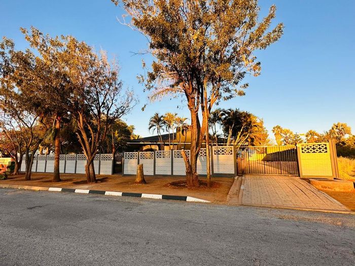 House for Sale in Tsumeb Central: 3 Bedrooms, 2 Flats, Spacious Garden, Secure.