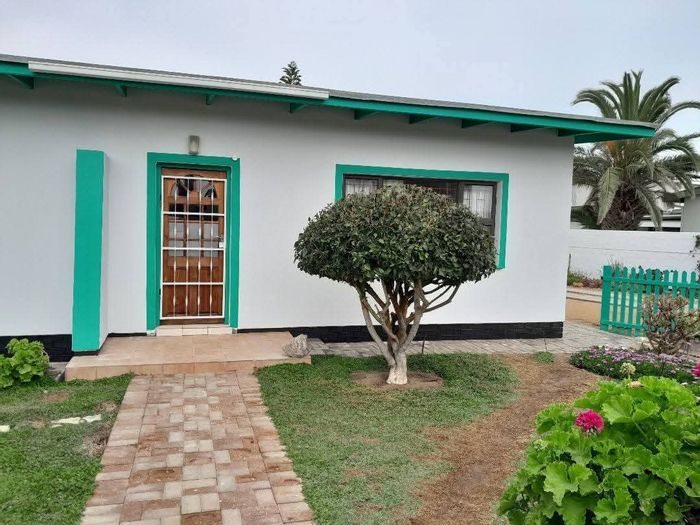 Property #2426062, House For Sale in Henties Bay Central