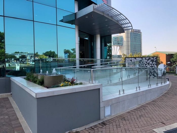 Prime Menlyn office to rent, 1484m², secure parking, backup generator, 24/7 access.