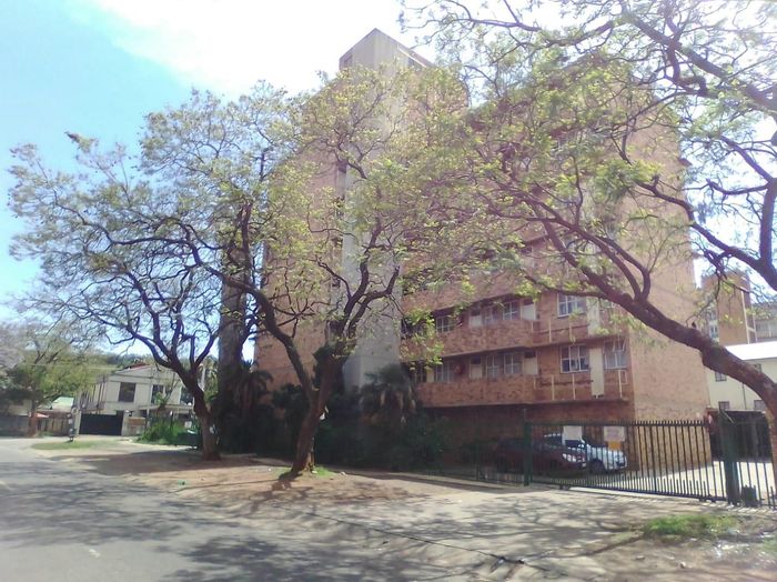 Arcadia Apartment For Sale: Prime location, well-maintained unit near Union Buildings.