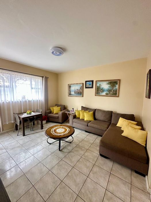 Ground floor 2-bedroom apartment with terrace, garage, near amenities in Lagoon.