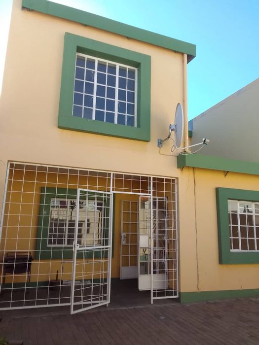 Property #2404847, Townhouse For Sale in Hochlandpark