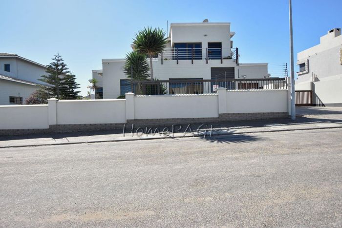 For Sale: House in Swakopmund Ext 9 with 3 beds, solar system, and security.