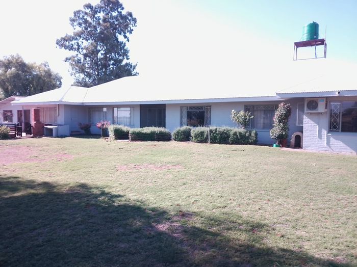 Property #2239576, Farm for sale in Bultfontein Central