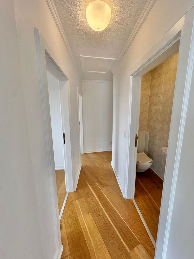 Hallway to bedrooms