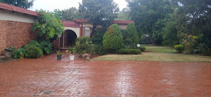 For Sale: Spacious 4-Bedroom House in Constantia Park with Pool and Study.
