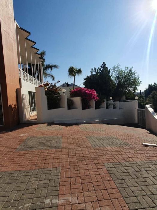 Ludwigsdorf House To Rent: 6 bedrooms, pool, entertainment area, plus 1-bedroom flat.