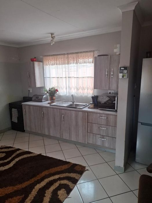 1 Bedroom Cottage To Rent in Clarina Ext 2 with Private Garden and Garage.