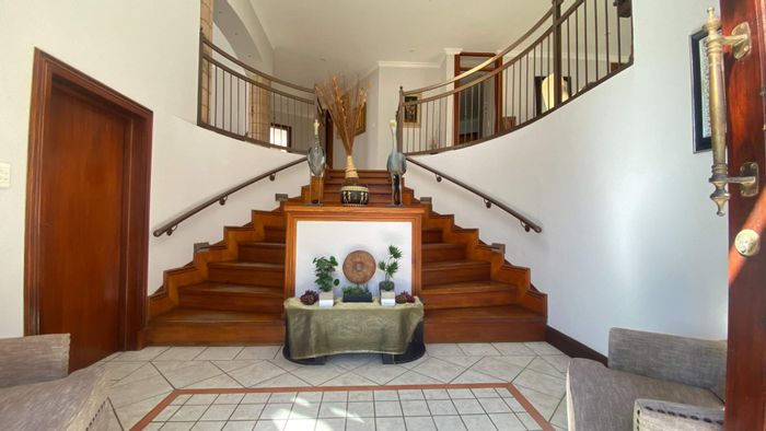 Wapadrand House to Rent: Spacious Home with Office, Balcony, and Bushveld Views!