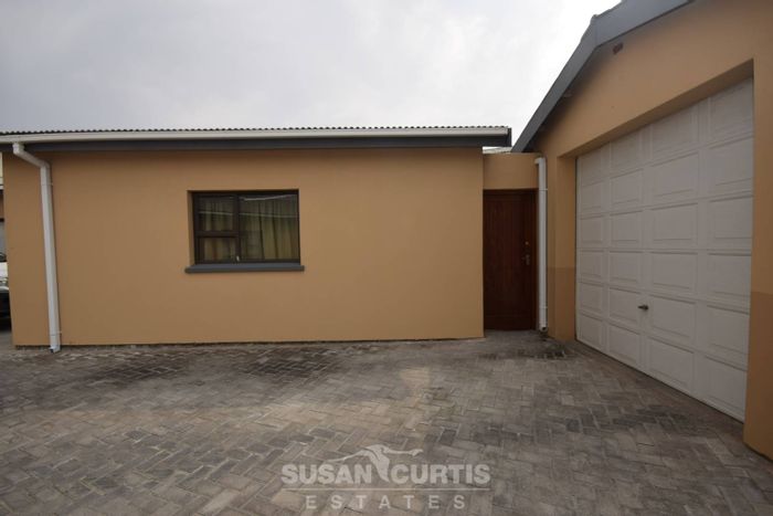 Vineta Townhouse For Sale: 2 beds, pet-friendly, close to amenities and garage.