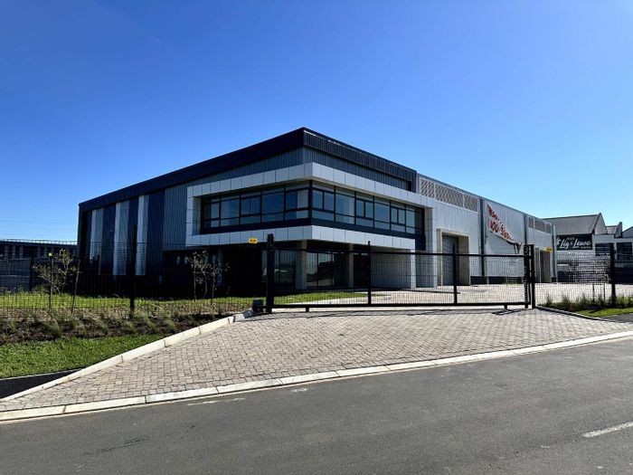 Industrial Unit To Rent in Ballito Central: 3-Phase Power, Cross Docking, Offices.
