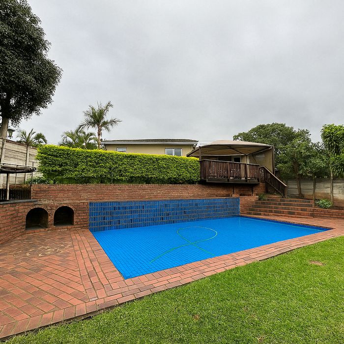 Versatile 4-Bed House To Rent in Glen Anil with extra en-suite rooms.