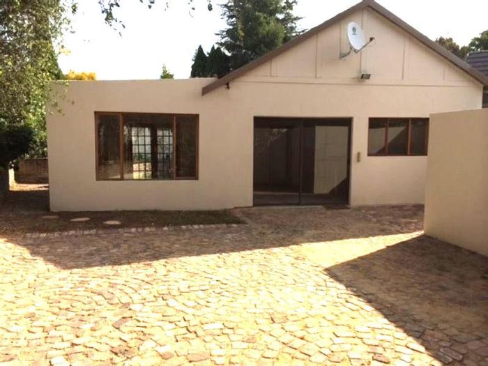 Cottage To Rent in Douglasdale: 2 bed, solo power, includes utilities, garden.