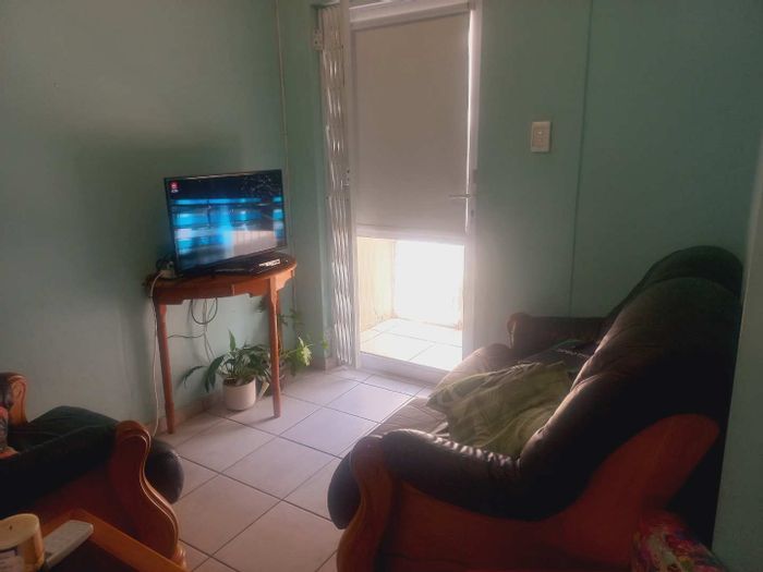 2 Bedroom Apartment To Rent in Vasco Estate with parking and pre-paid utilities.