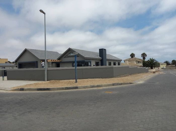 Property #2425417, House For Sale in Swakopmund Ext 3