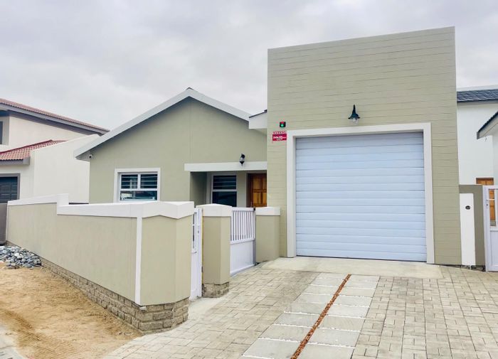 Property #2446254, House For Sale in Mile 4 Ext 1