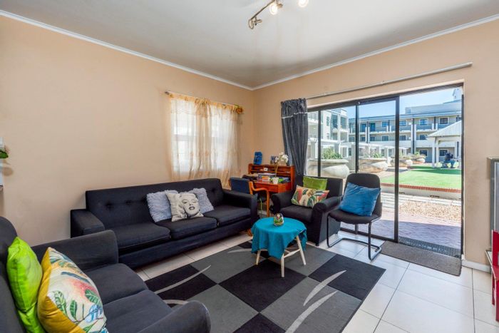 Charming Rondebosch Apartment For Sale: Ideal for Students, Courtyard & Parking Included!