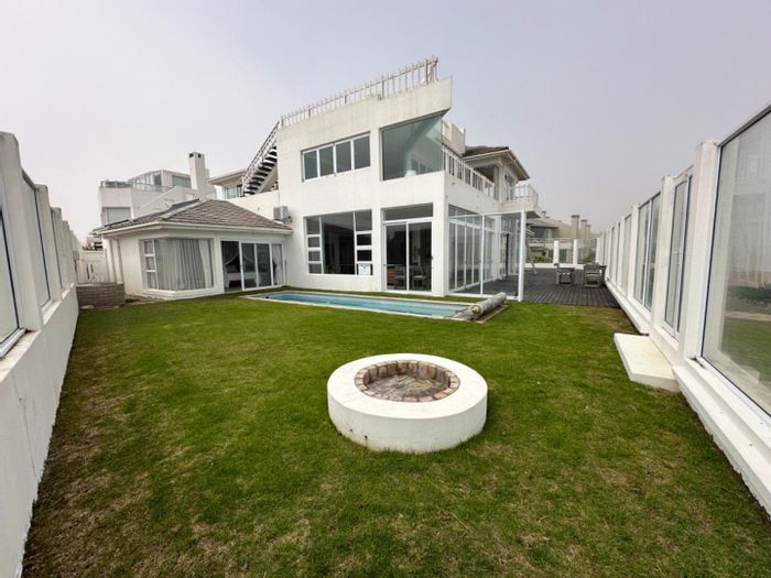 For Sale: House in Swakopmund Ext 15 with ocean views, guest flat, and pool.