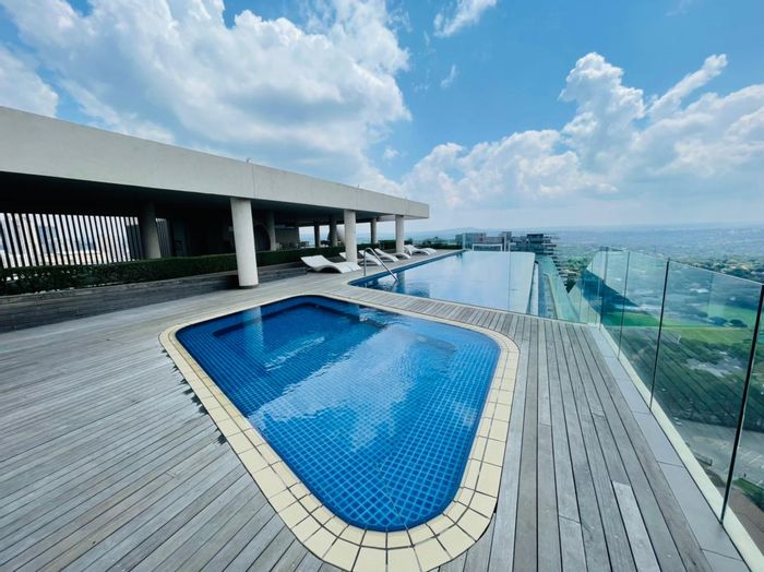 Penthouse To Rent in Morningside: 3 beds, gym, rooftop pool, stunning views.