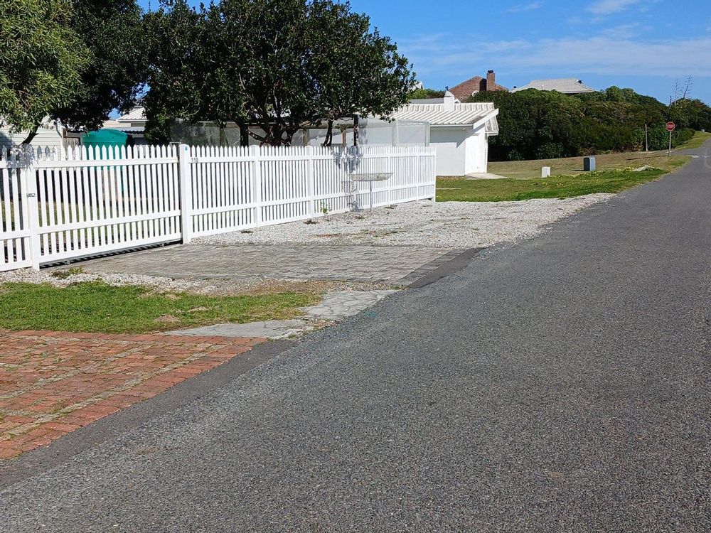 More Hoses directly next to us; now in the direction of the Lagoon (about 350m away).