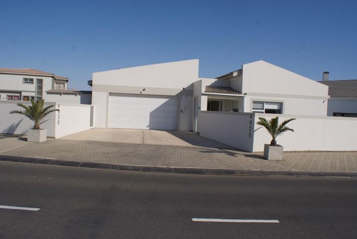 For Sale: House in Swakopmund Ext 9 with 4 beds, garage, near beach.